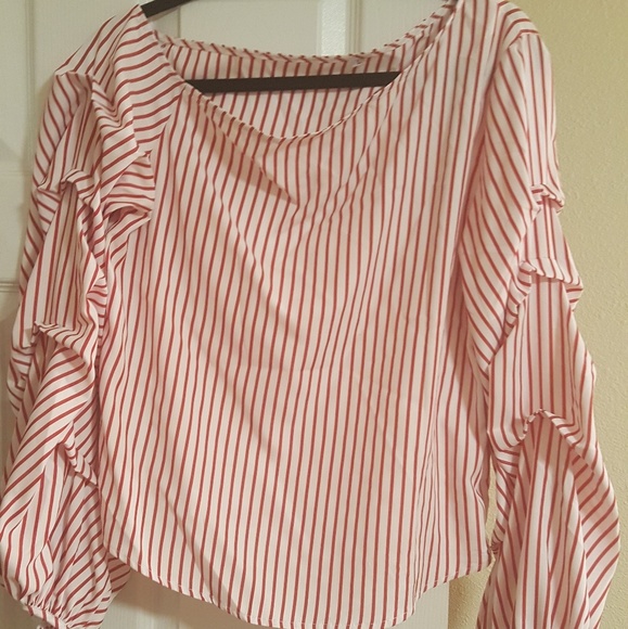 Tops - Red and White bubble sleeve top